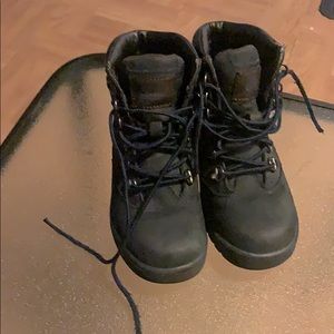 Navy blue 13.5 kids  timberlands (high top)